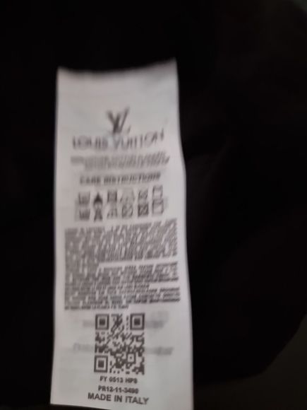 Mens Louis Vuitton black  ‘Dot To Dot’ T-shirt, Size meduim cotton short sleeve - Picture 4 of 5